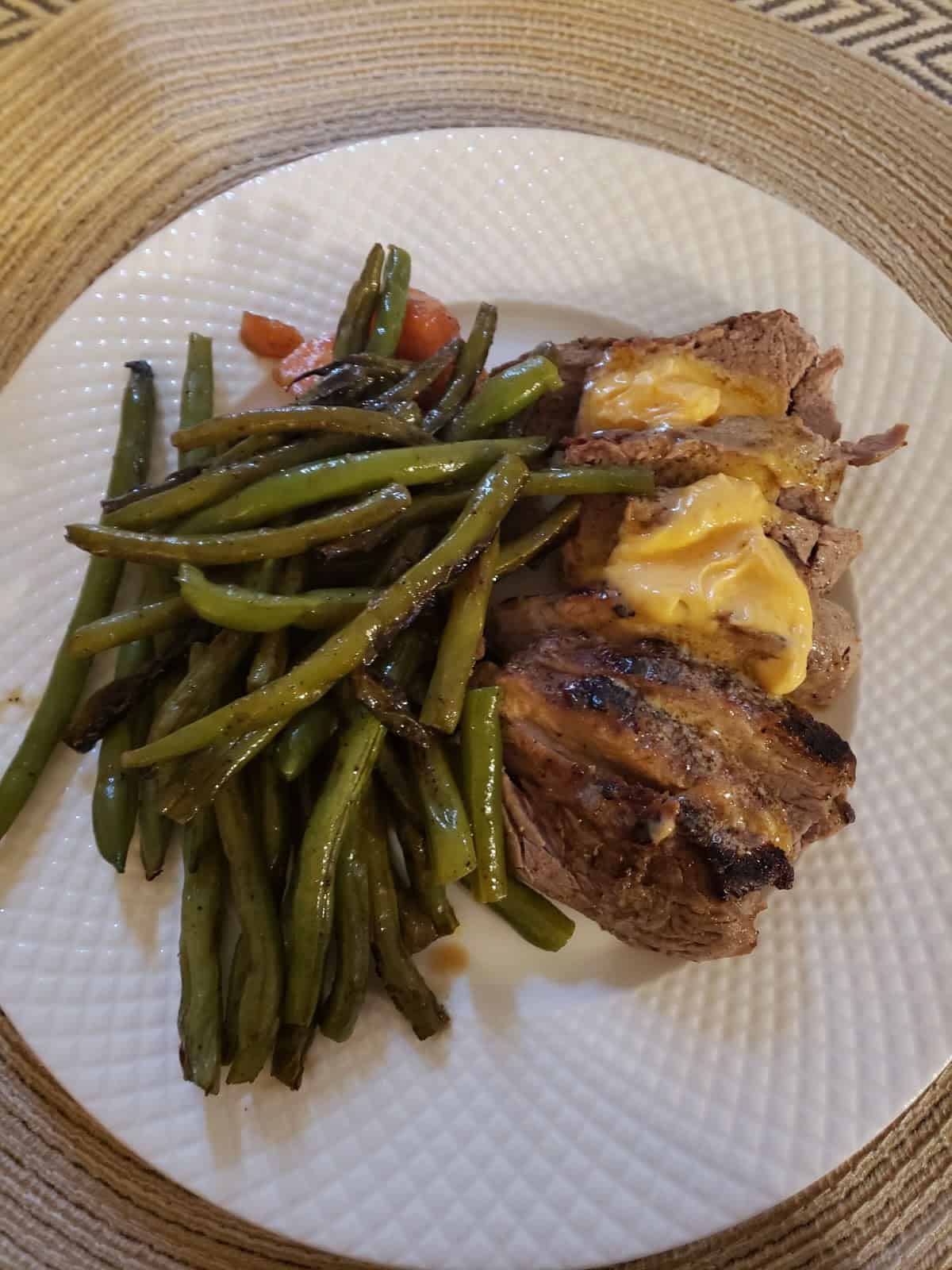 Keto-Friendly Roasted Pork Tenderloin with Green Beans, Carrots, and Sriracha Butter