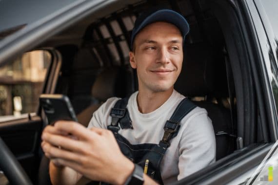 Driver gigs are well-paying, but you must know when you can earn more. These are the peak hours for Instacart to influence earnings and scheduling.