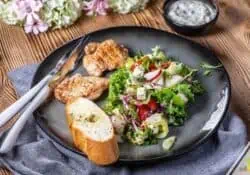 Factor Meals is a leading healthy meal delivery service that helps you save time in the kitchen. Read our review to see why the service is worth trying.
