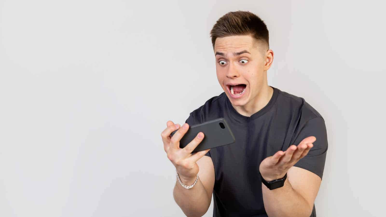 Man seeing mobile shocked