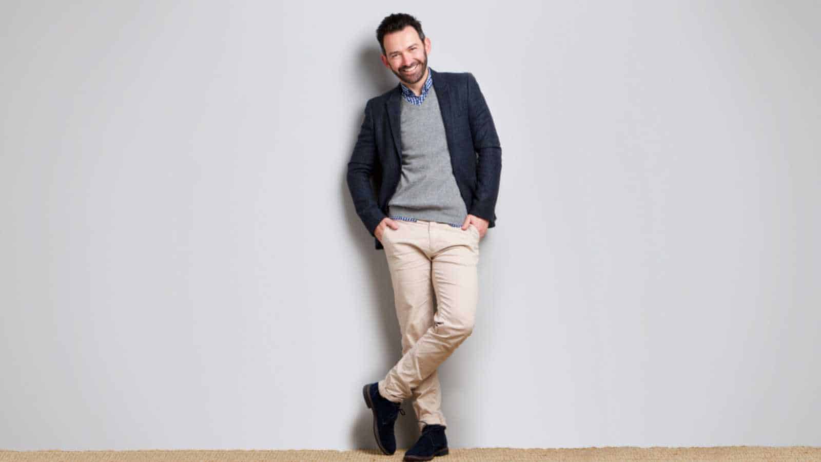 Man leaning against wall standing in one leg